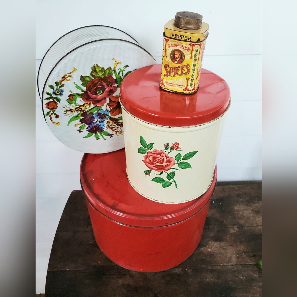 Vintage Cottagecore Shabby Chic Red Floral Tin Collection Set Of 4 - Picture 7 of 14